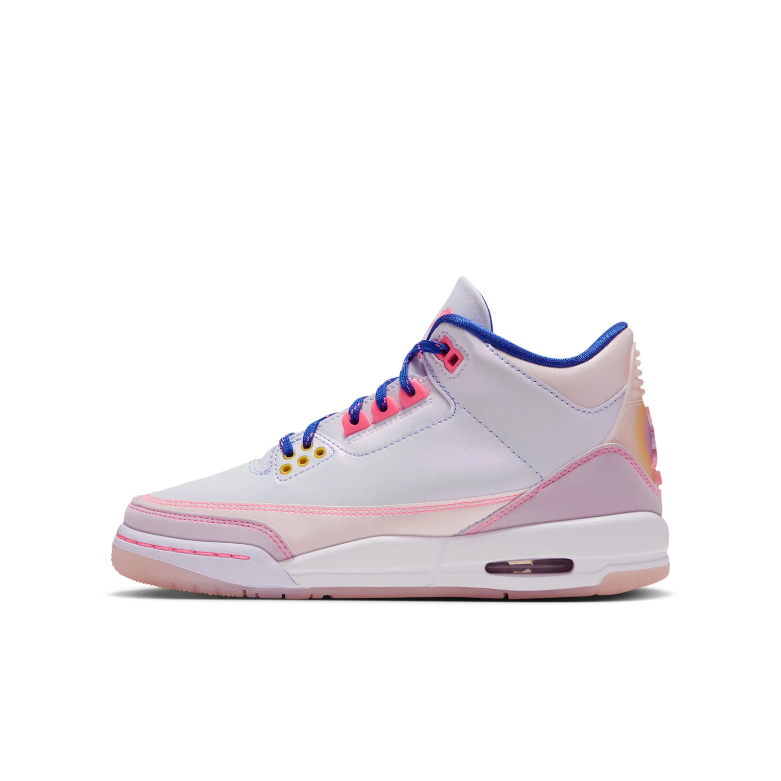Lateral view on white background, lilac leather upper, pink eyelet tabs, blue laces and clear pink outsole, Lola Bunny