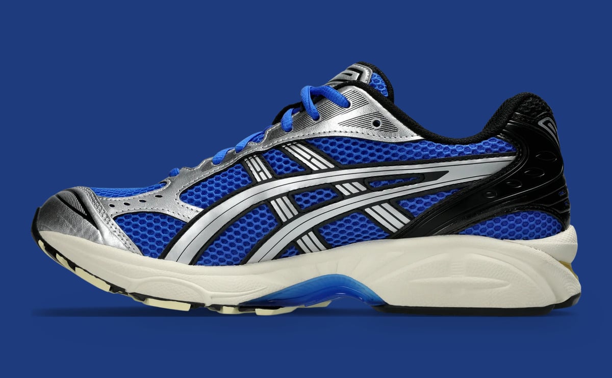 Medial view of the second shoe, blue mesh, silver stripes and clear blue gel, Illusion Blue
