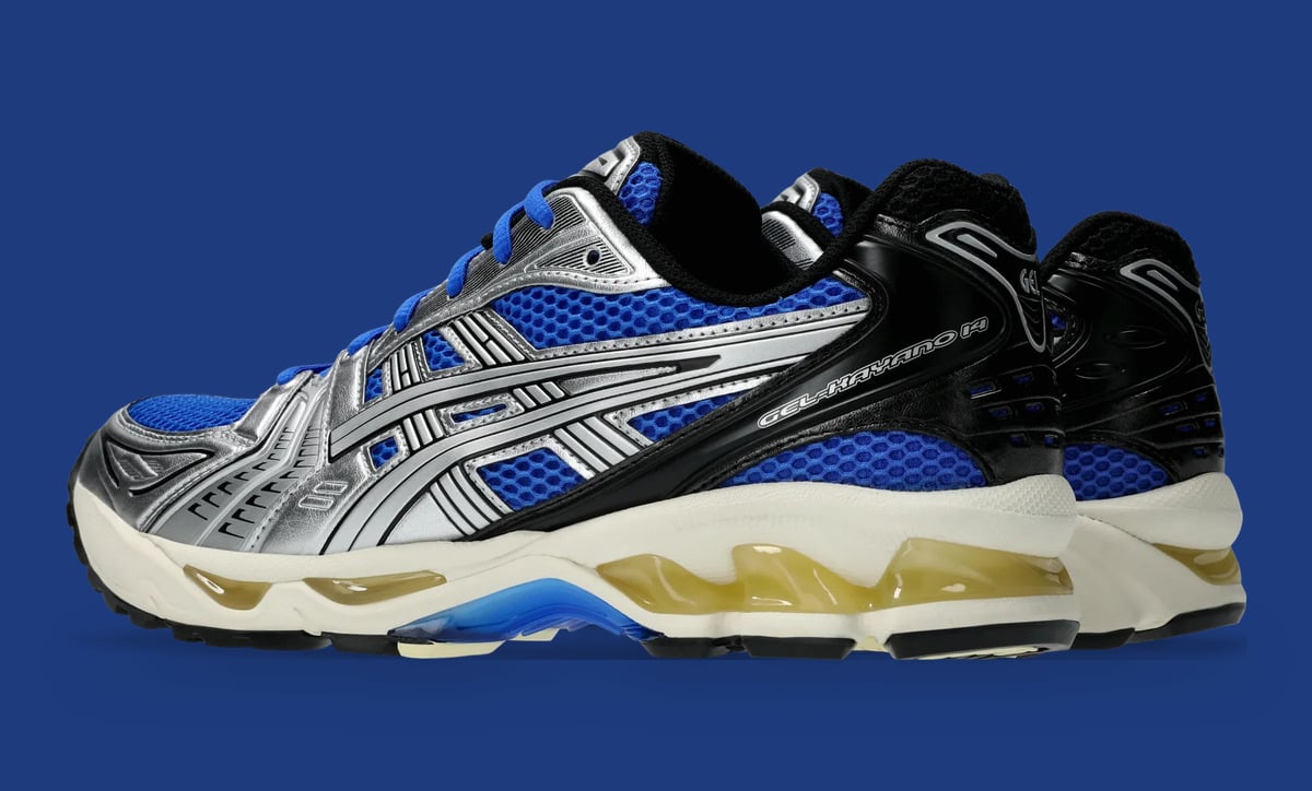 Pair, medial and heel view with black heel clip and gel units in the midsole, Illusion Blue
