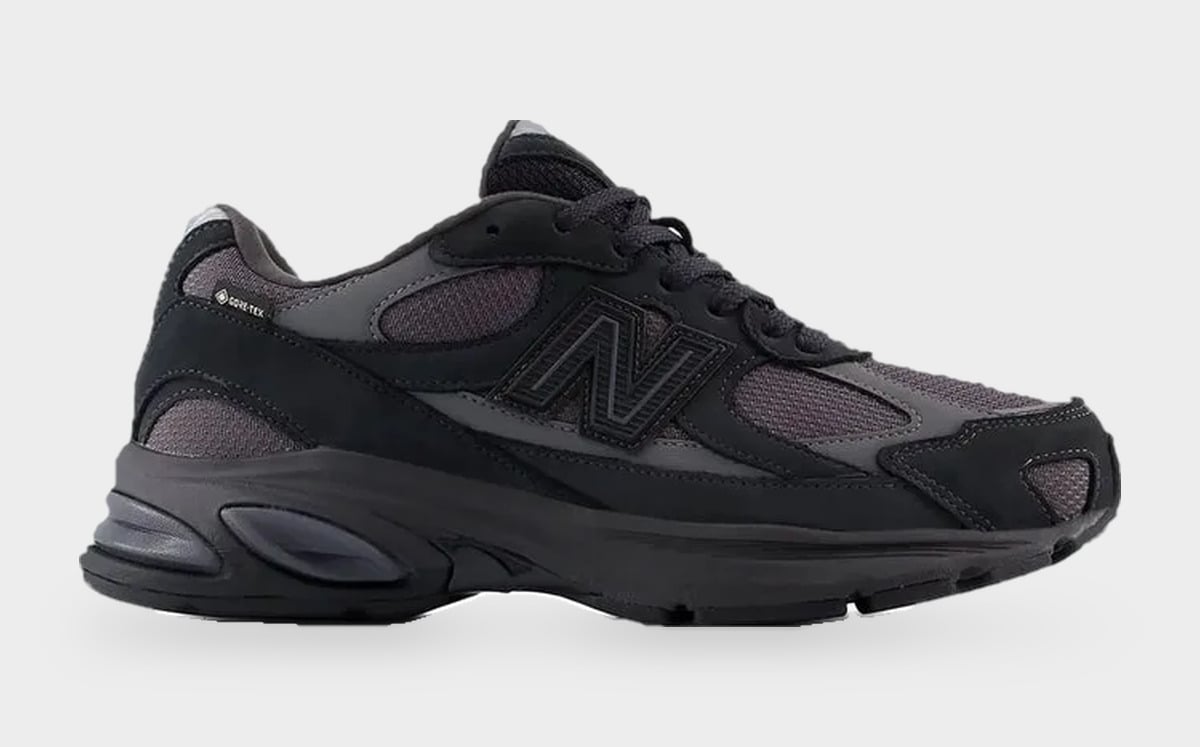 Lateral view of black sneaker with charcoal mesh, tonal N logo and small GORE-TEX tag, Black/Field Green
