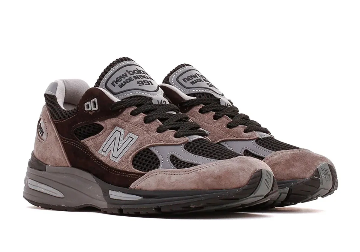 Front three-quarter view of a pair with taupe suede and black laces, Iron/Mulch