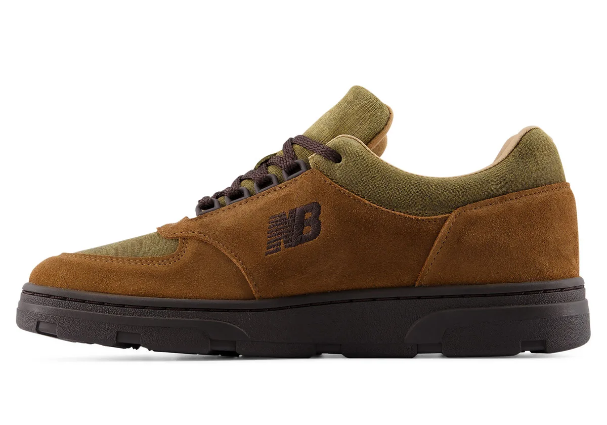 Medial view with brown suede panels, olive canvas collar, embroidered NB logo and dark sole, Moorland Textures