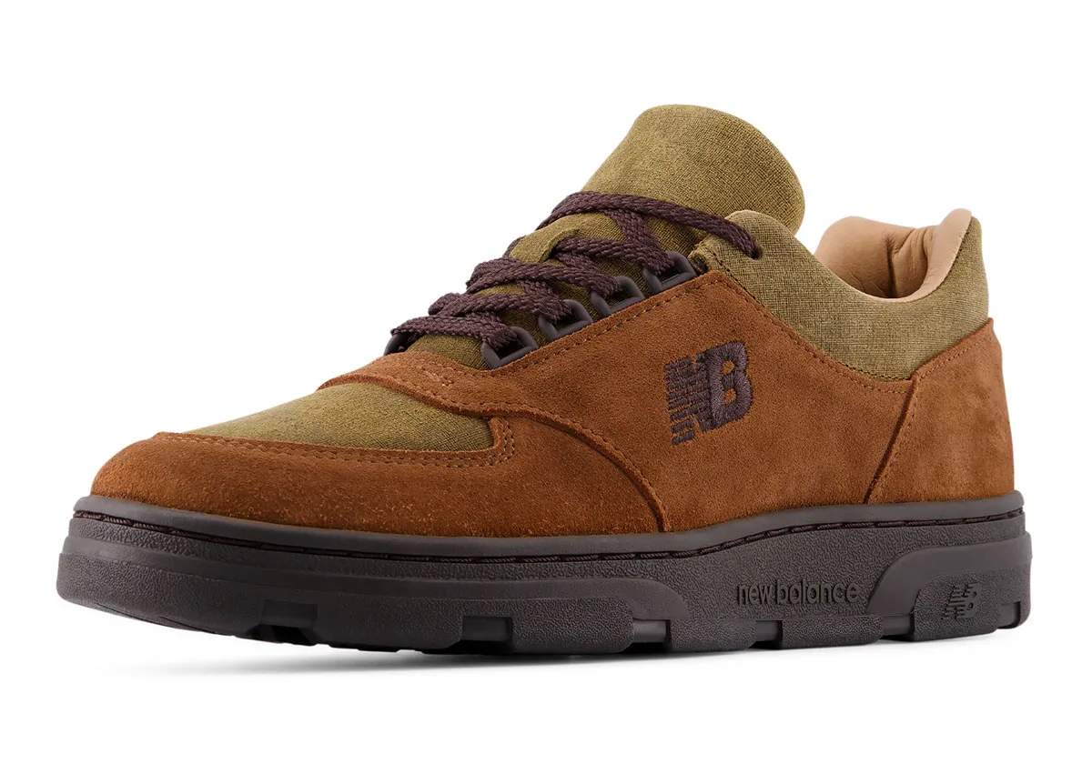 Front three-quarter view with brown laces, tan suede toe cap and olive canvas panels, Moorland Textures