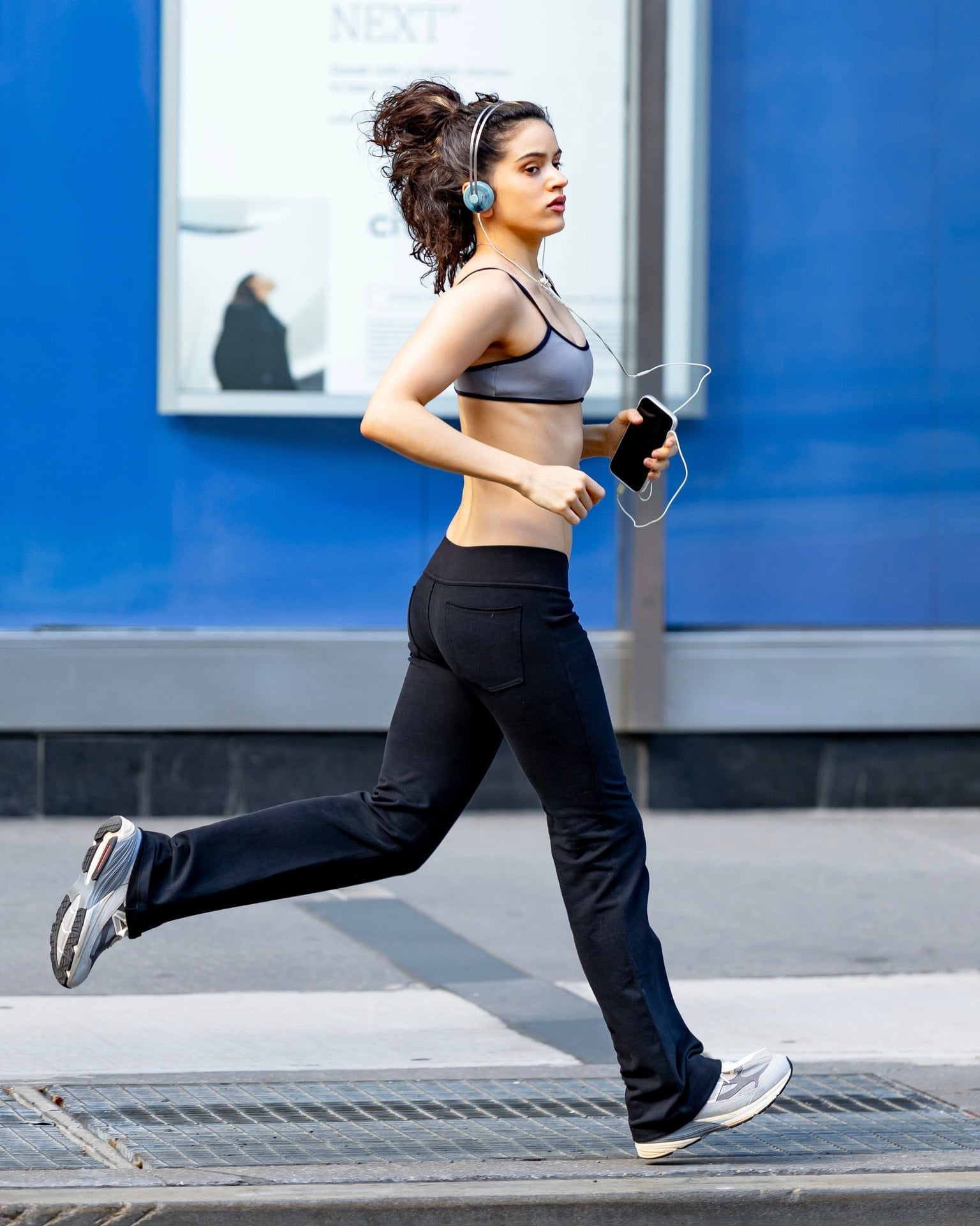 The sighting came ahead of her SNL performance on the in USA 990v7