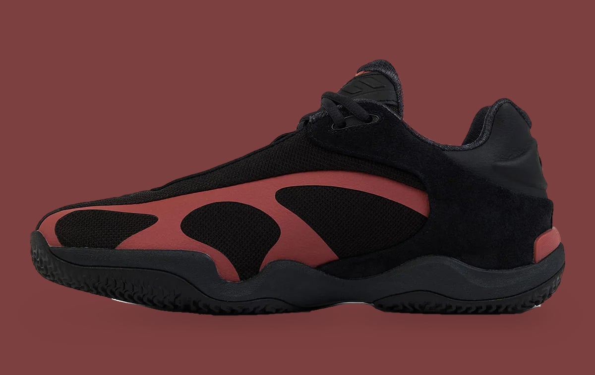 Medial view, black mesh and suede with red-brown overlays, no N logo on side, Red Rock