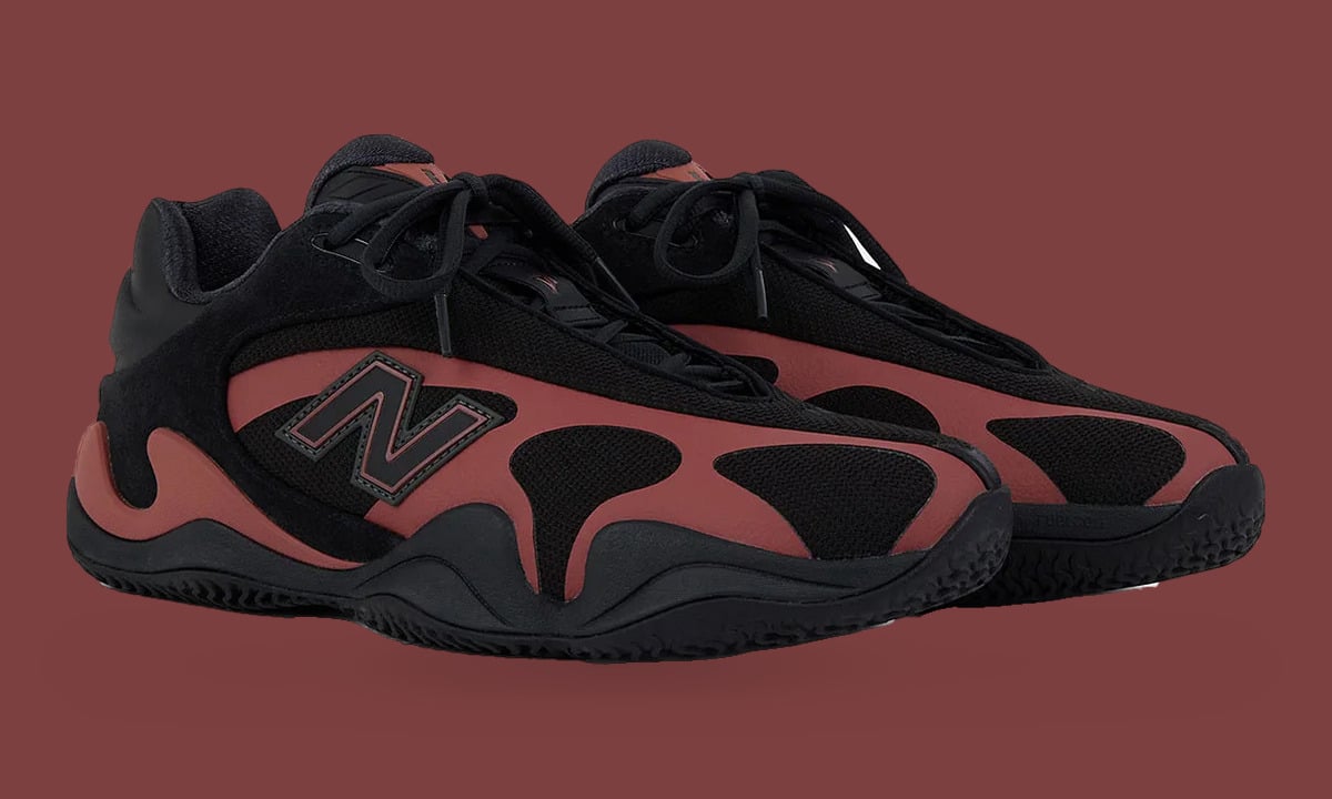 Pair in three-quarter view, black upper with red-brown overlays and N logo, Red Rock