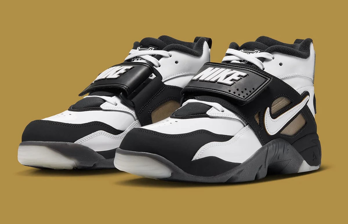 Pair, three-quarter front view, black straps with white Nike lettering, translucent toe tips, White/Black