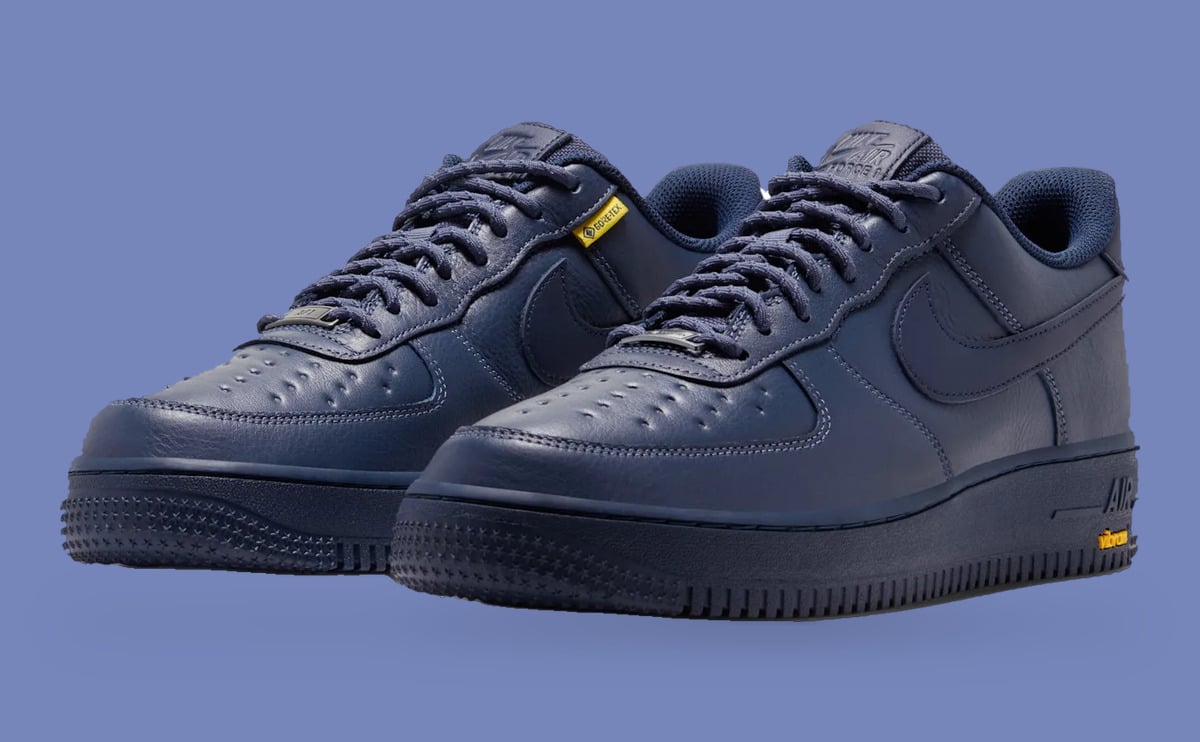 Pair, three-quarter view, navy leather, yellow Gore-Tex tab, perforated toe boxes, Thunder Blue