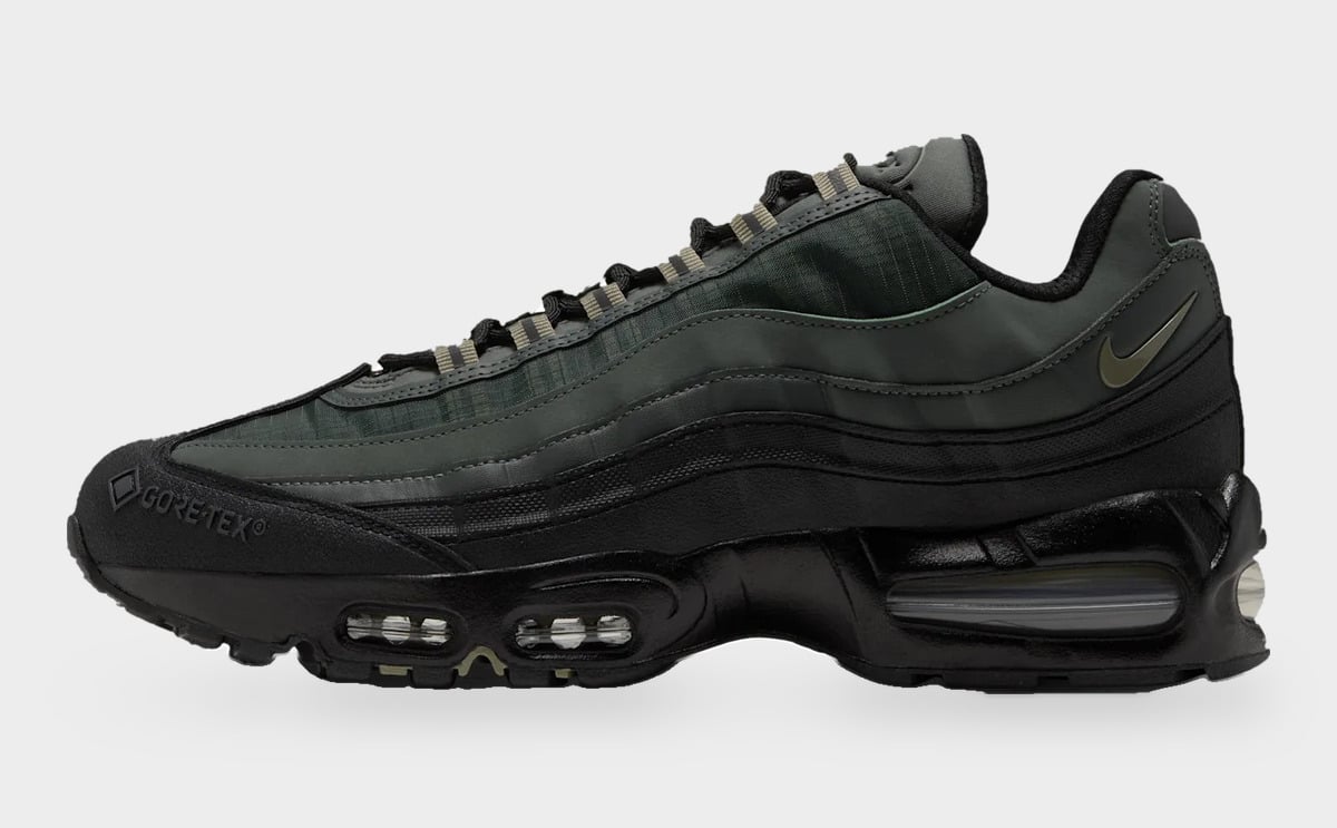 Lateral view, black toe cap with GORE-TEX logo, olive swoosh and dark green panels, Camo Green