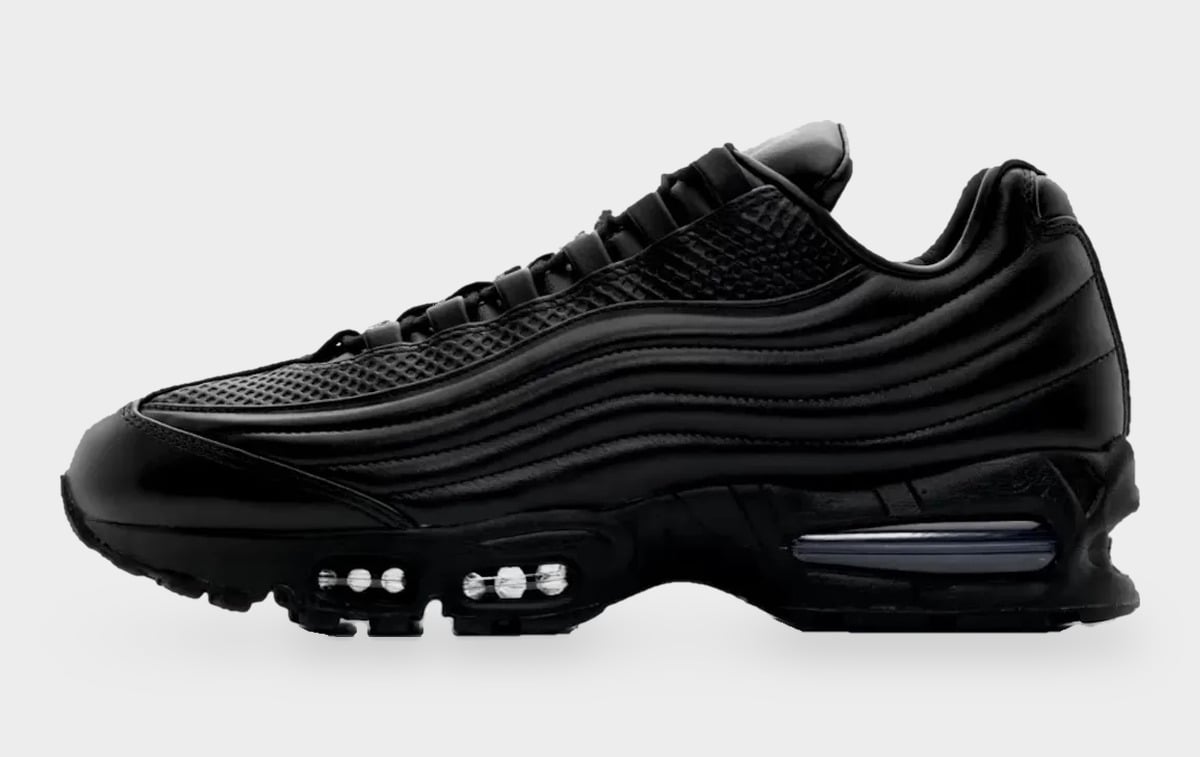 Lateral side view, black leather with wavy panels and white Air bubbles in the forefoot, Black