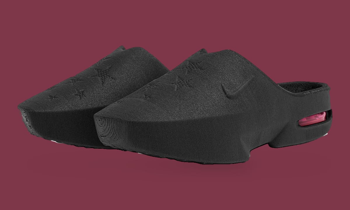 Three-quarter pair view of black mules with embossed stars and a pink heel Air unit, Air Max Mule