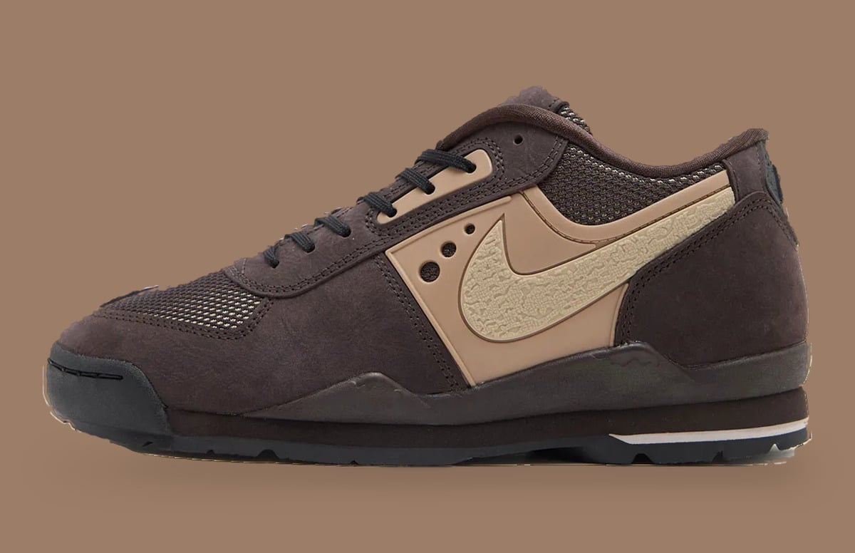 Lateral view of brown suede sneaker with tan textured Swoosh and black laces, Nike Baltoro Low