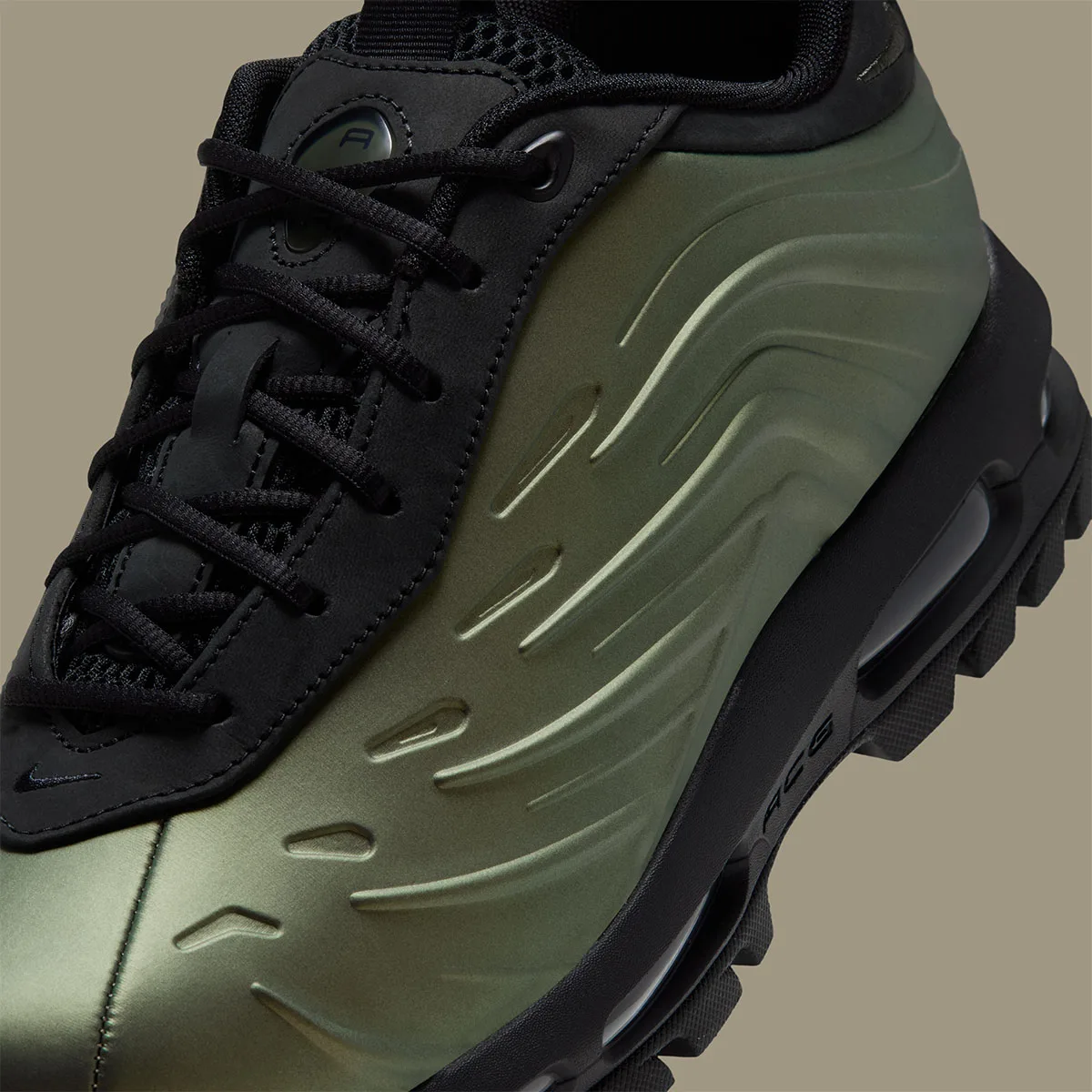 Detail of lacing and toe, black laces, ridged green-gold panel, ACG on midsole, Metallic Gold