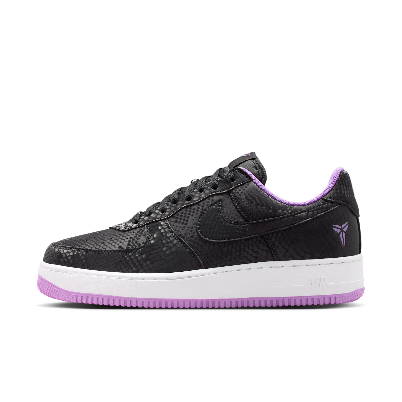 Lateral view of the Kobe Bryant x Nike Air Force 1 Low “Black/Purple Stardust” in Black/White/Purple Stardust