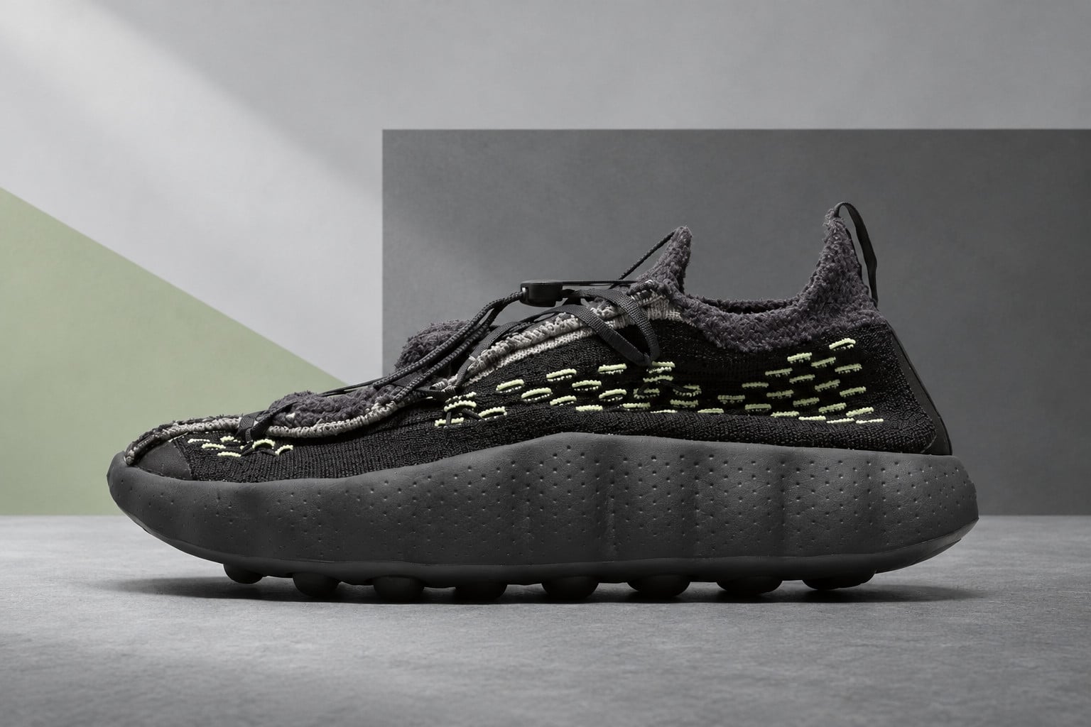 Nike Mind 002 Flyknit “Black/Dark Smoke Grey” Releases October 14