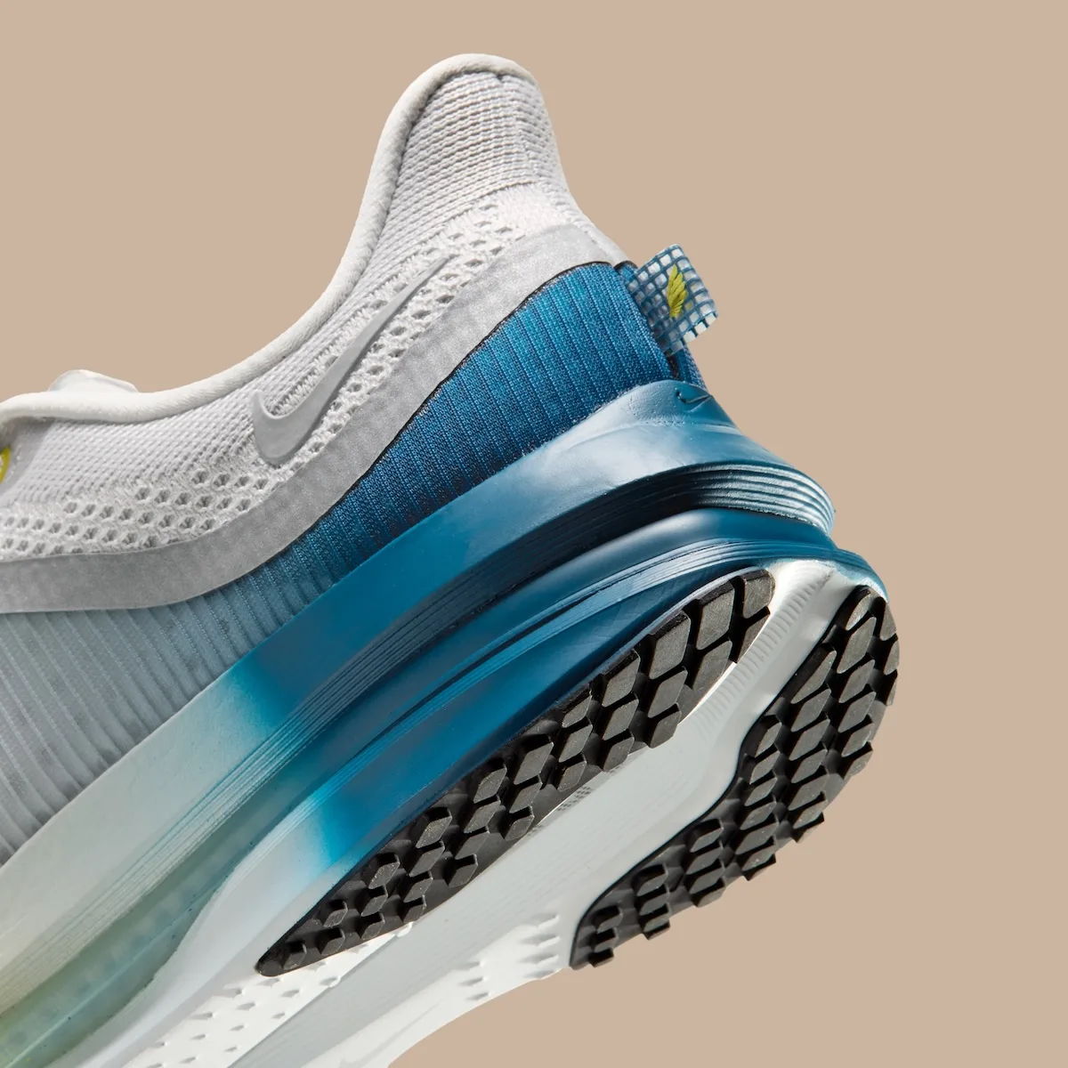 Heel detail, blue midsole gradient, hexagonal black outsole lugs, grey Swoosh on white mesh, The Perfect Texture For Running