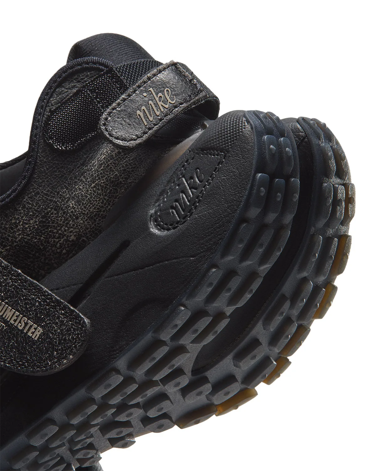 Heel detail with script Nike branding, cracked texture and chunky dark tread, Nike Rift Rocker