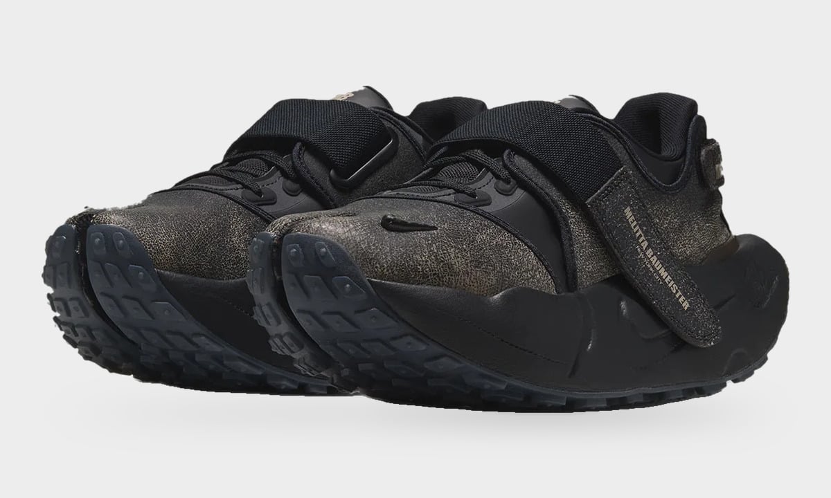 Pair, front three-quarter view with split toes and small black Swooshes, Nike Rift Rocker