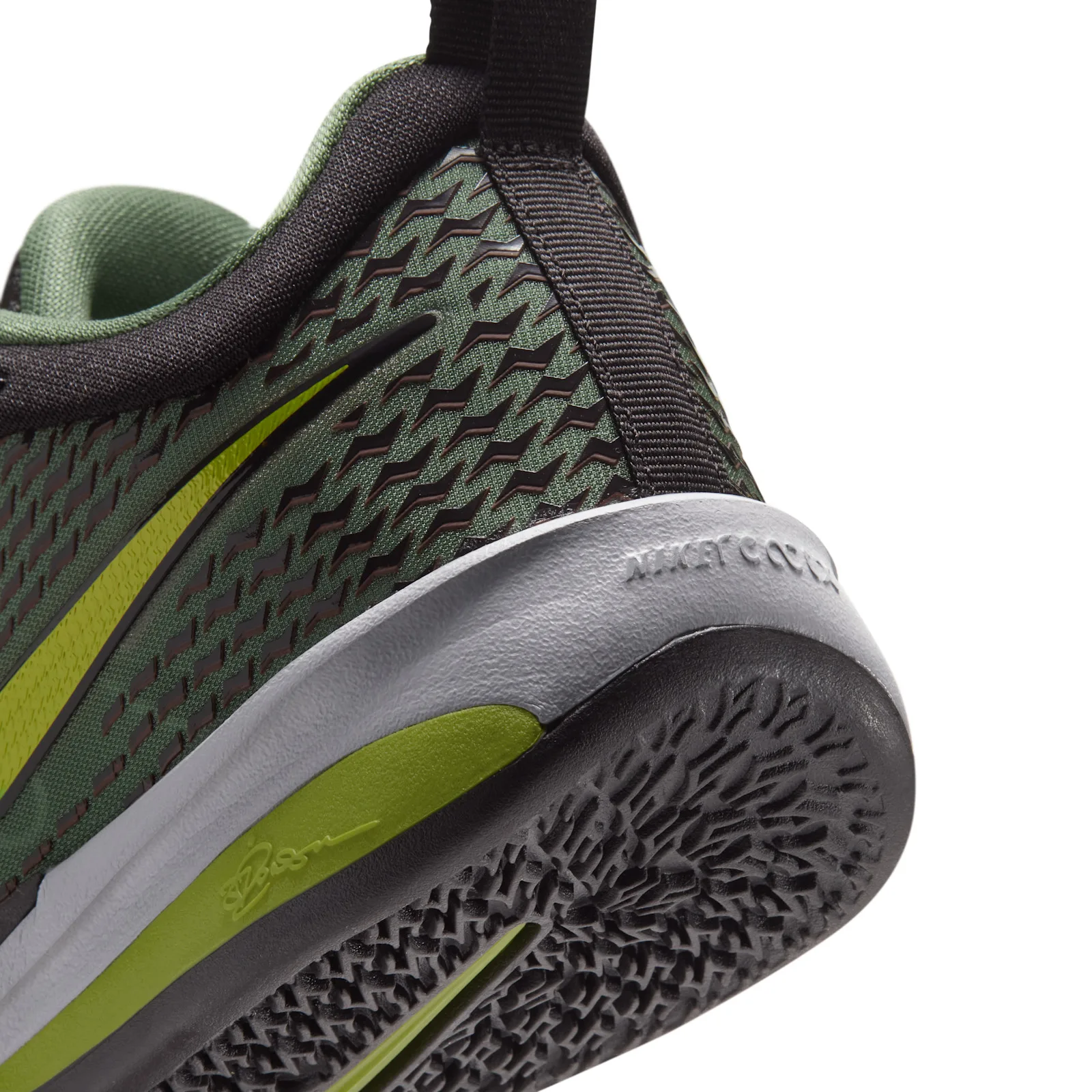 Heel detail with olive patterned mesh, black pull tab and grey midsole, Moon Ball