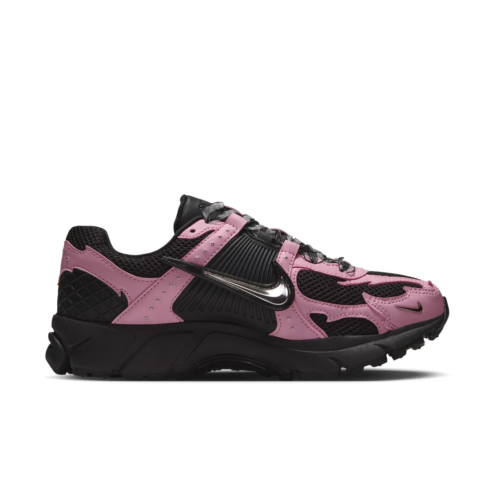 Medial view with a metallic Swoosh over a ribbed black side panel, Black/Pink