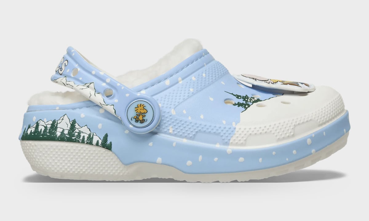 Lateral view of light blue clog with white toe, green pine print, snow dots and charm on top, Classic Lined Clog