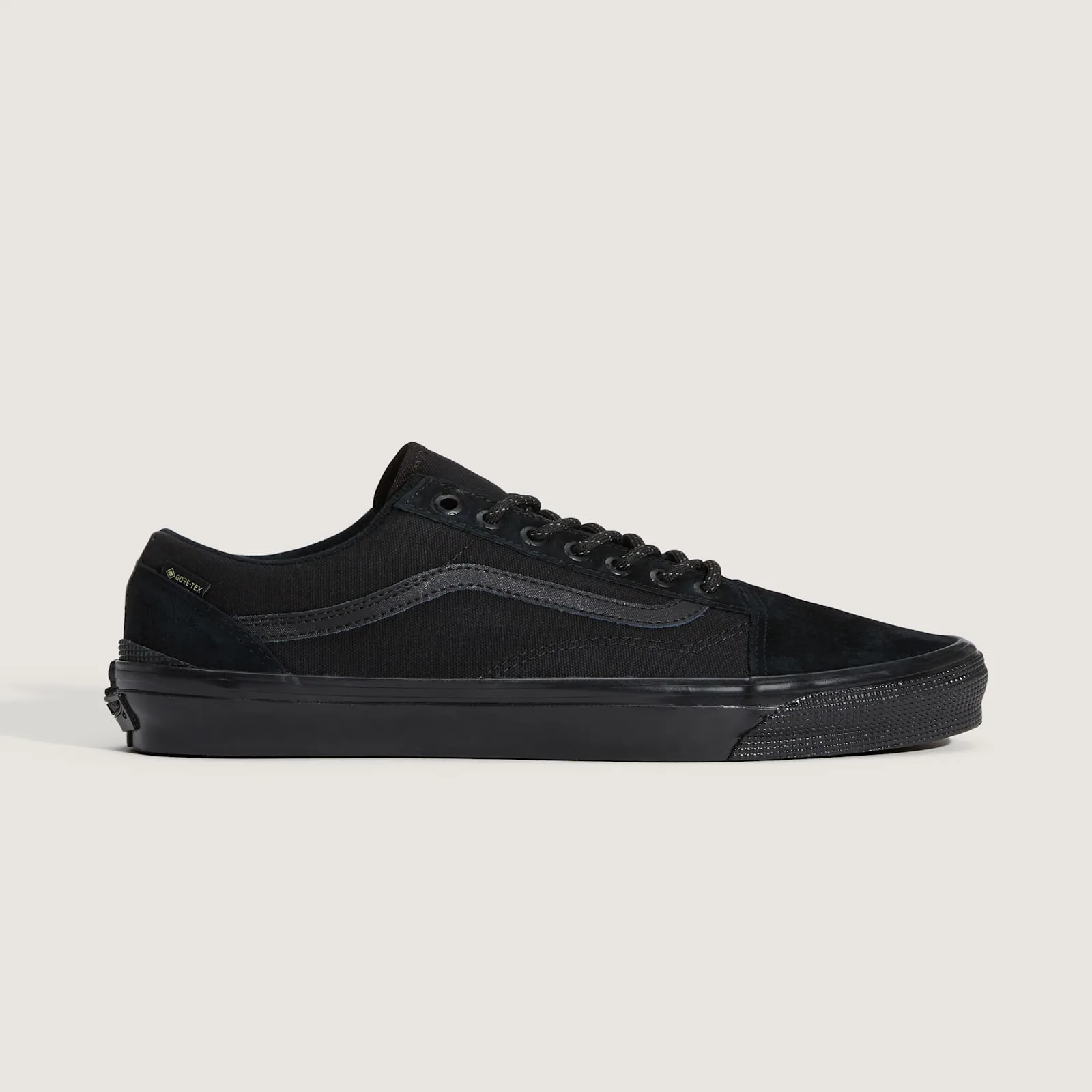 Lateral view of an all-black low-top with suede toe and heel, black laces, Gore-Tex tag, 36 GORE Tex