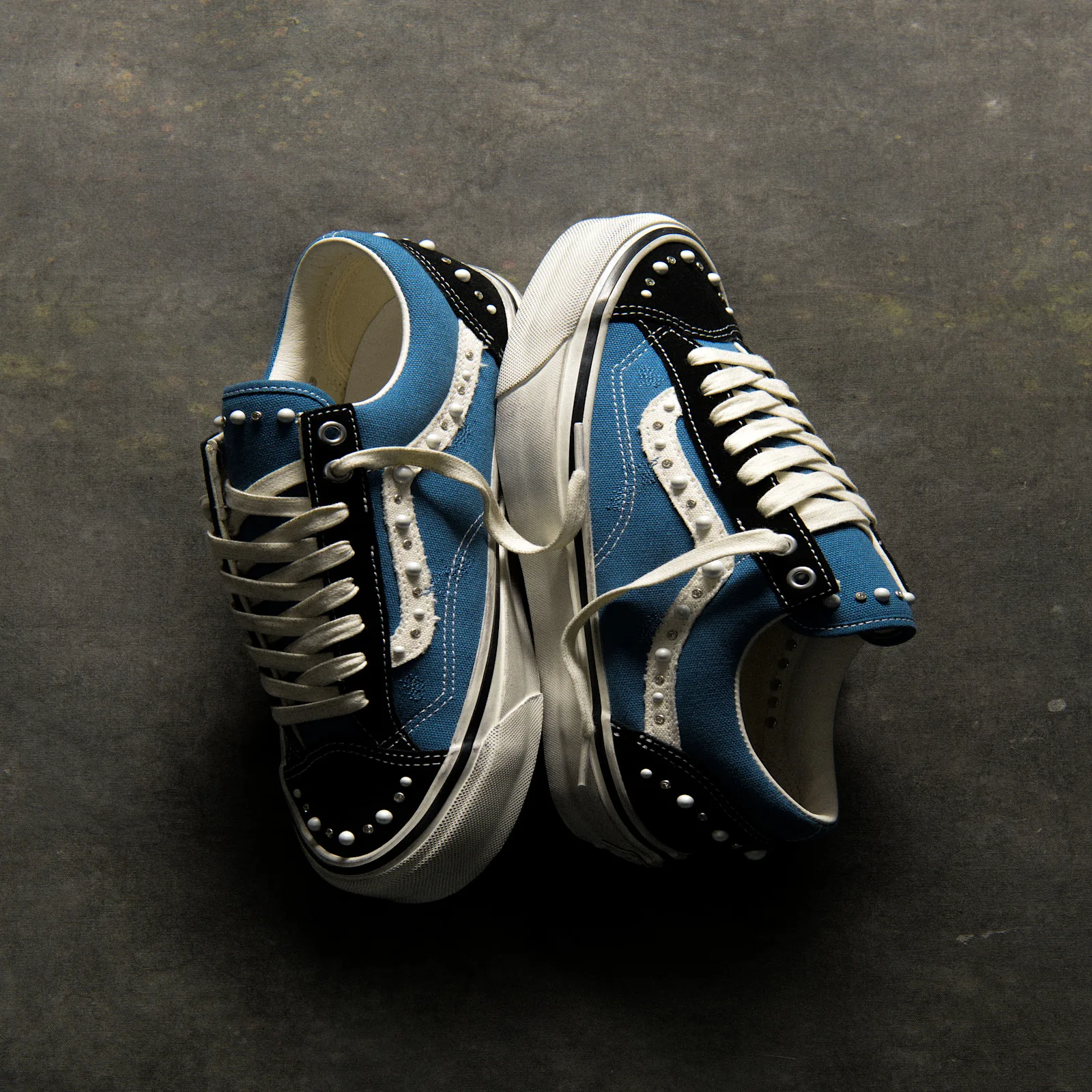 pair toe to toe, pearl-trimmed stripes and black eyelet panels, Navy Blue